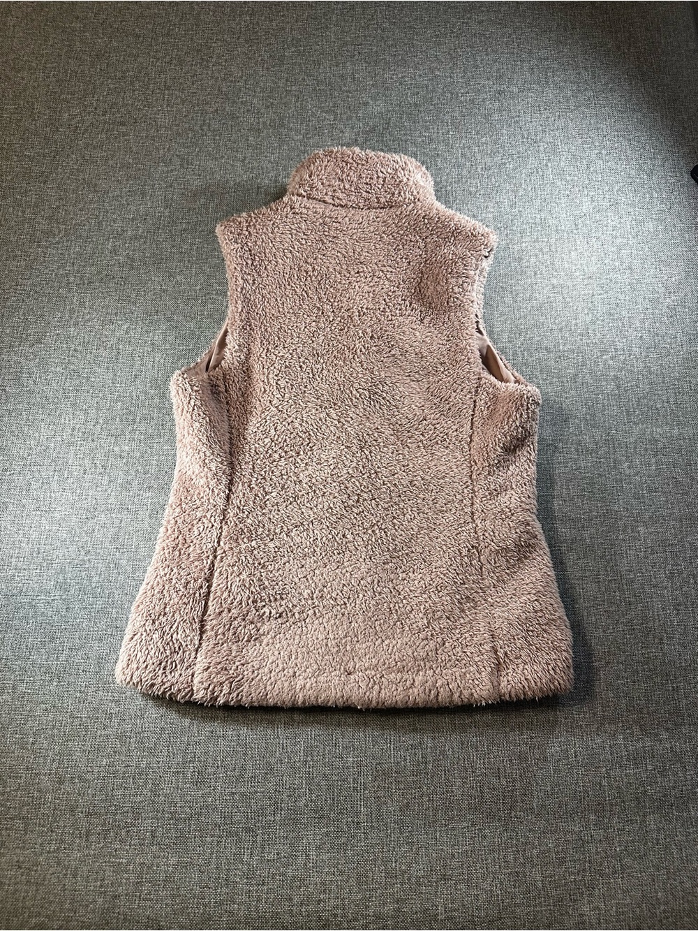 Patagonia Women’s Sherpa Fleece Vest in Taupe - Picture 12 of 12